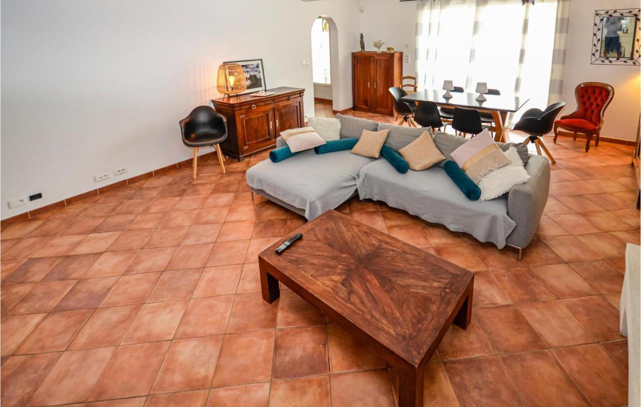 3 Bedroom Awesome Home In Chateuneuf De Gadagne Châteauneuf-de-Gadagne Buitenkant foto