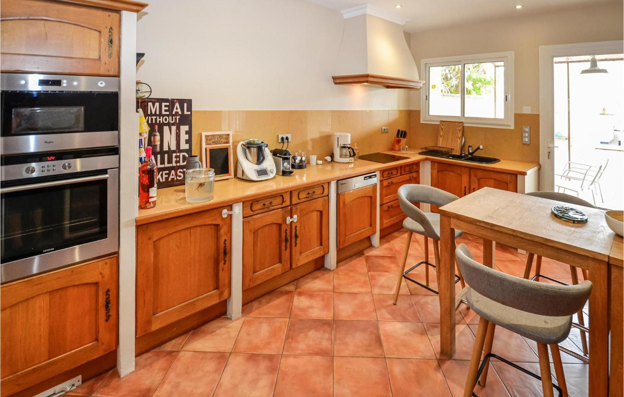 3 Bedroom Awesome Home In Chateuneuf De Gadagne Châteauneuf-de-Gadagne Buitenkant foto